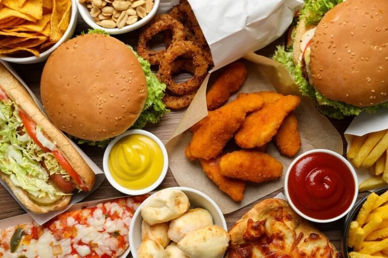 what is considered fast food Thedalweb இந்த உணவுகளை அதிகமாக சாப்பிடுறவங்களுக்கு சீக்கிரமா வழுக்கை வந்துருமாம் !