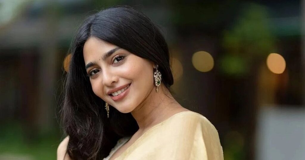 'சமூக வலைதளங்களில் இருந்து விலகுகிறேன்'- நடிகை Aishwarya Lekshmi