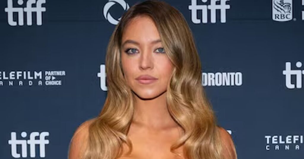 பாலிவுட் படத்தில் நடிக்க ரூ.530 கோடி தருவதாகச் சொன்ன தயாரிப்பாளர்: ஷாக்கான நடிகை சிட்னி ஸ்வீனி | Actress Sydney Sweeney shocked by producer who offered Rs. 530 crore to act in Bollywood film