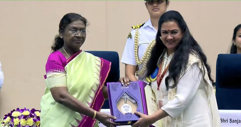 National Awards: ``மோகன் லால் சாருக்கு தாதா சாகேப் பால்கே விருது கிடைத்திருப்பதில் ரொம்பவே மகிழ்ச்சி!" - ஊர்வசி | ``I'm extremely happy that Mohan Lal has received the Dadasaheb Phalke Award!" - Urvashi