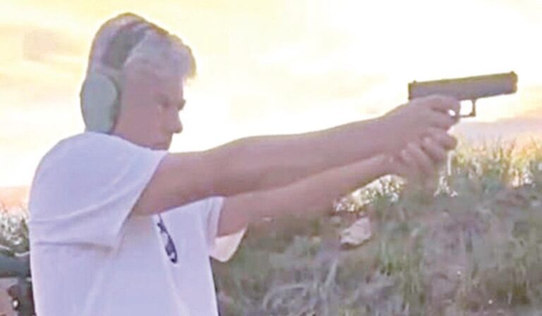 துப்பாக்கி சுடும் பயிற்சியில் ஈடுபட்ட நடிகர் அஜீத்குமார் | Actor Ajith Kumar engaged in shooting practice