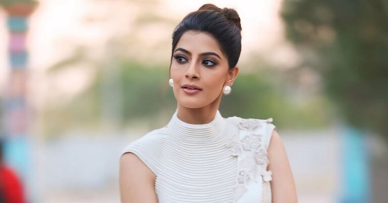 Varalaxmi Sarathkumar: ``அப்போதுதான் நீங்கள் சரியான பாதையில் செல்கிறீர்கள் என்பது தெரியும்!" - வரலட்சுமி | "That's when you know you're on the right path!" - Varalaxmi about direction debut