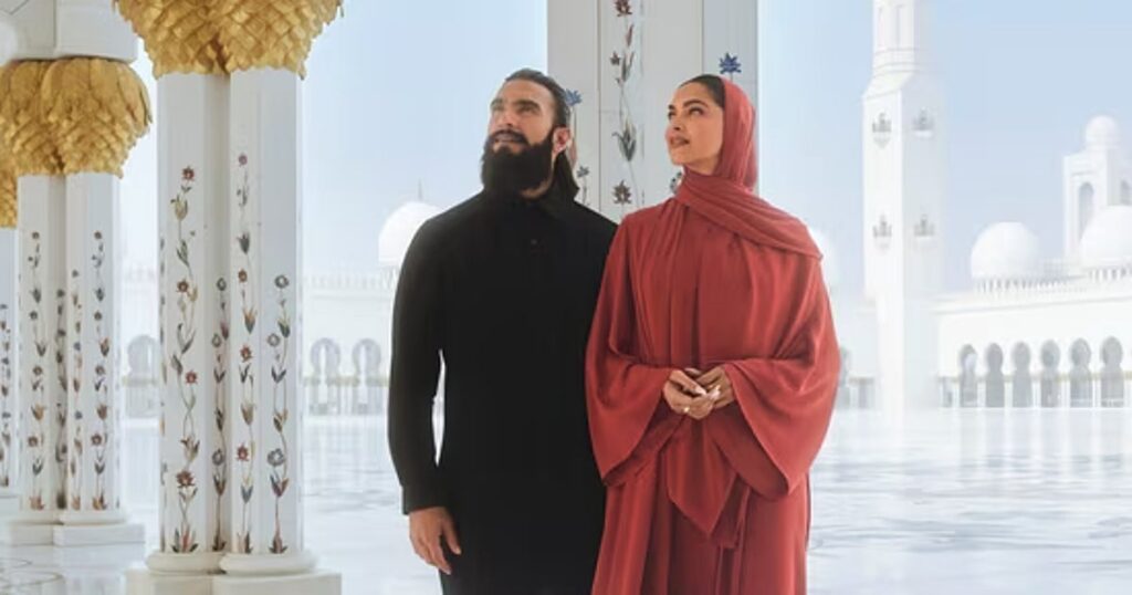 பாலிவுட்: ஹிஜாப் அணிந்தபடி கணவருடன் அபுதாபி விளம்பரத்தில் நடித்த நடிகை தீபிகா படுகோனே | Actress Deepika Padukone, who starred in Abu Dhabi advertisement with her husband while wearing a hijab-