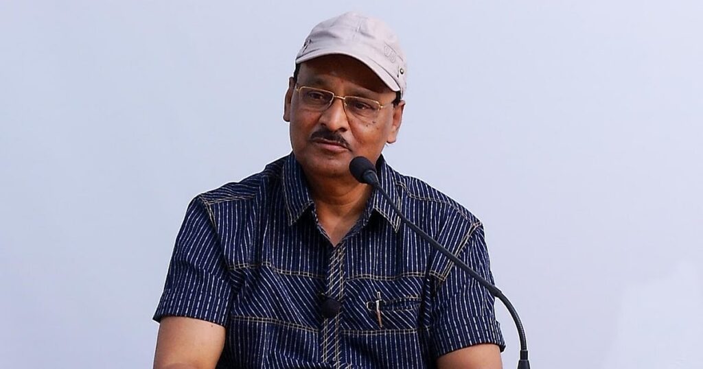 sabesh: "என்னுடைய படங்களில் எல்லாம் பணியாற்றும்போது சபேஷ் அதிகமாகப் பேசி பார்த்தது இல்லை" - இயக்குநர் பாக்யராஜ் இரங்கல் | "Sabesh never talked much while working on my films" - Director Bhagyaraj's condolence 2 sabesh: "என்னுடைய படங்களில் எல்லாம் பணியாற்றும்போது சபேஷ் அதிகமாகப் பேசி பார்த்தது இல்லை" - இயக்குநர் பாக்யராஜ் இரங்கல் | "Sabesh never talked much while working on my films" - Director Bhagyaraj's condolence