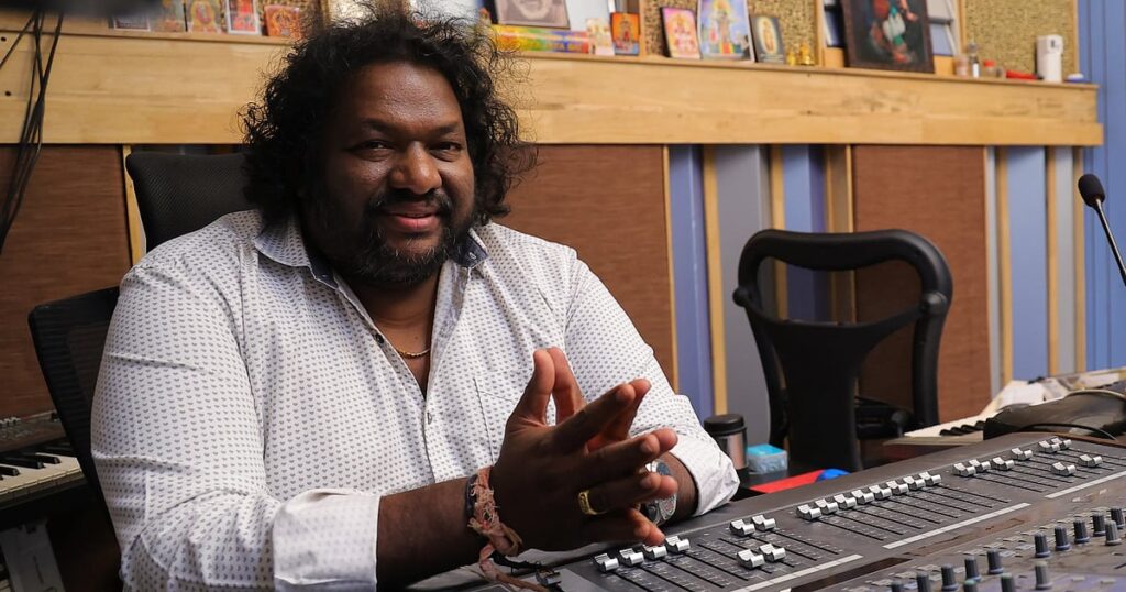 Sabesh: முதன்முதலா என் விரலைப் பிடித்து அவர்தான் கீபோர்ட் சொல்லிக்கொடுத்தாரு; சபேஷ் மறைவால் ஶ்ரீகாந்த் தேவா வருத்தம் | Srikanth Deva saddened after his father Deva brother Sabesh death