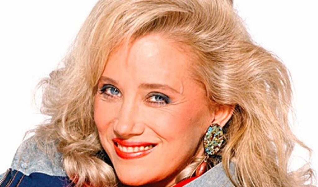 ஹாலிவுட் நடிகை சாலி கிர்க்லேண்ட் காலமானார் | Hollywood Actress Sally Kirkland Passes Away