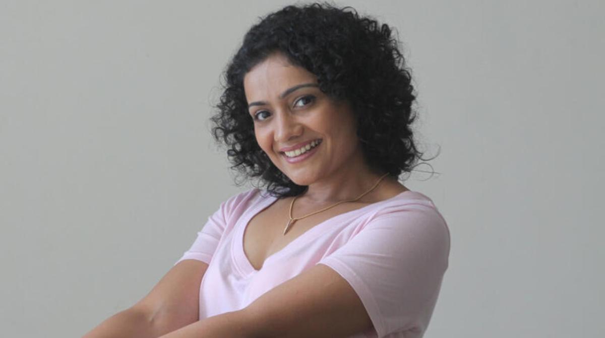 3-வது கணவரை பிரிந்தார் மீரா வாசுதேவன் | Actress Meera Vasudevan Divorced her Third Husband