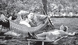 த தின் மேன் கோஸ் ஹோம்- 1944: ஓவியத்தில் ஒற்று ரகசியம் | ஹாலிவுட் மேட்னி 6 | The Thin Man Goes Home series hollywood movies explained in tamil