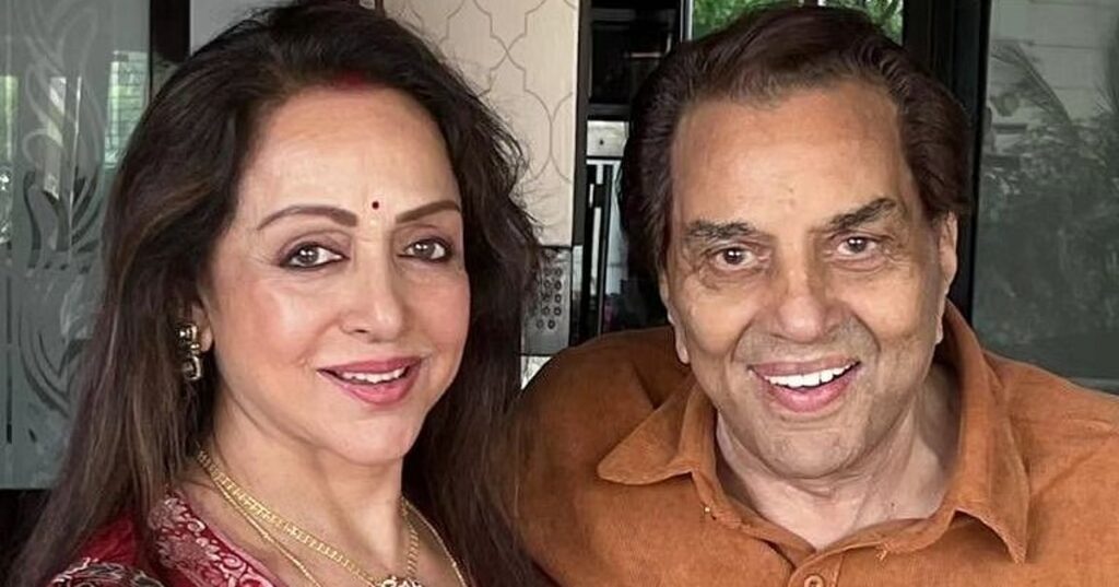 Late Dharmendra's ashes immersed, wife Hema Malini sidelined by sons at prayer meeting-மறைந்த தர்மேந்திராவின் அஸ்தி கரைப்பு, பிரார்த்தனை கூட்டத்தில் மனைவி ஹேமாமாலினியை ஓரங்கட்டிய மகன்கள்
