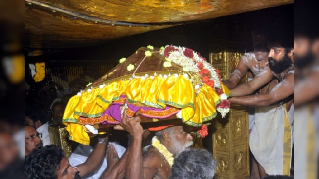 Sabarimalai thiruvabaranam 2026 01 df187bde1a4aba653818b08e46472f63 3x2 Thedalweb Sabarimalai | பந்தள அரண்மனையில் இருந்து புறப்பட்ட திருவாபரணங்கள்.. நாளை சபரிமலை சென்றடையும்..! | ஆன்மிகம்