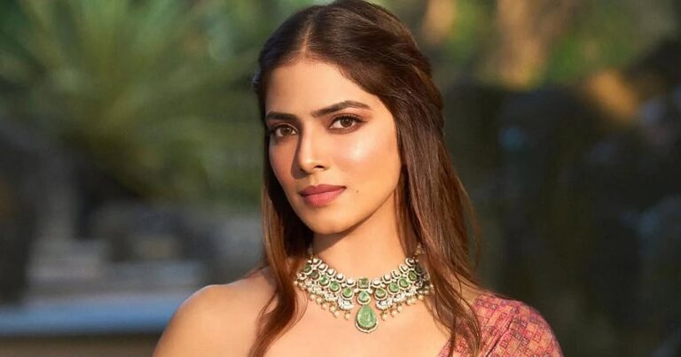 "சோகமான காட்சிக்கு 1,2,3,4; கோபமான காட்சிக்கு A, B, C, D" –  வைரலாகும் மாளவிகா மோகனின் பதில்