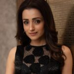 Trisha; 2026லும் பிசியான த்ரிஷா. சிரஞ்சீவி, சூர்யா படங்கள், மீண்டும் போலீஸ் கதை – அசத்தும் த்ரிஷா trisha movie line ups and shoot update