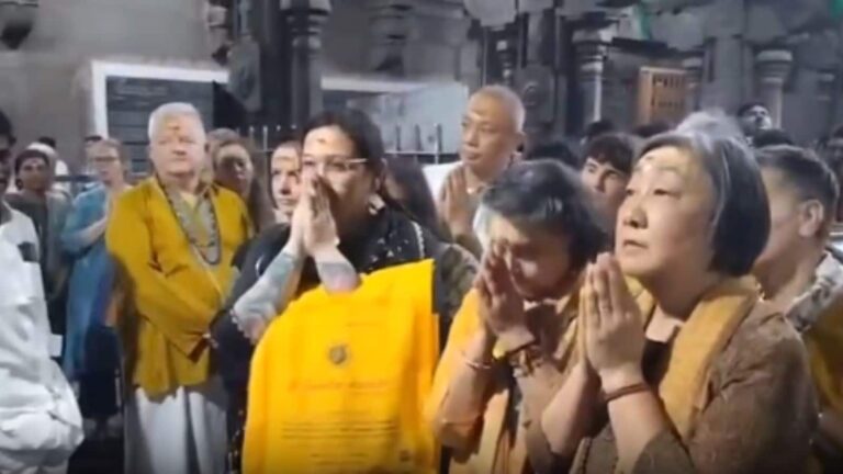 ராமேஸ்வரம் கோயிலில் புதிய சர்ச்சை.. கிறிஸ்தவர்கள் என கூறி வெளிநாட்டு பக்தர்கள் வழிபாடு செய்ய தடை விதித்த ஊழியர்! | Spirituality News (ஆன்மீக செய்திகள்)