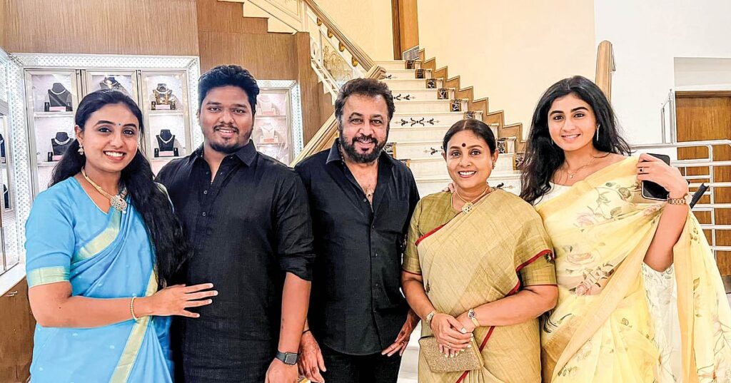 டாக்டரைக் கரம்பிடித்தார் சரண்யா - பொன்வண்ணன் தம்பதியின் இளைய மகள்; சென்னையில் இன்று வரவேற்பு! | actress saranya ponvannnan's daughter's marraige reception held in chennai