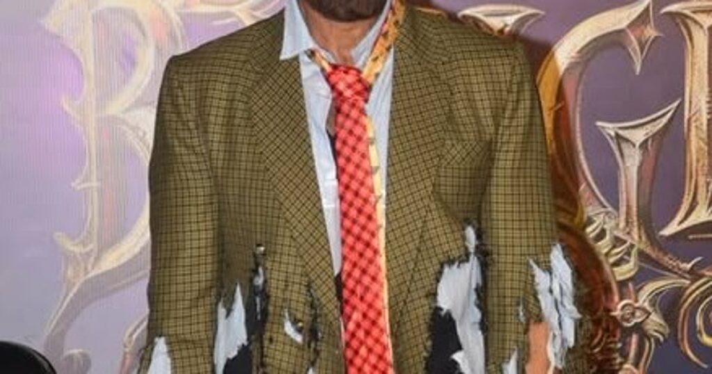 அக்‌ஷய்குமாரின் விசித்திர ஆடை: பூத் பங்களா விழாவில் வைரலாகும் மீம்ஸ்கள்! | Akshay Kumar Bhoot Bangla Weird Outfit