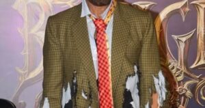 அக்‌ஷய்குமாரின் விசித்திர ஆடை: பூத் பங்களா விழாவில் வைரலாகும் மீம்ஸ்கள்! | Akshay Kumar Bhoot Bangla Weird Outfit