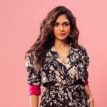 “அது தொழில் ரீதியாக மட்டுமல்ல, உணர்வுப்பூர்வமாகவும் மன ரீதியாகவும் இருக்க வேண்டும்” – மிருணாள் தாகூர் |”It should not be merely professional, but also emotional and mental.” — Mrunal Thakur