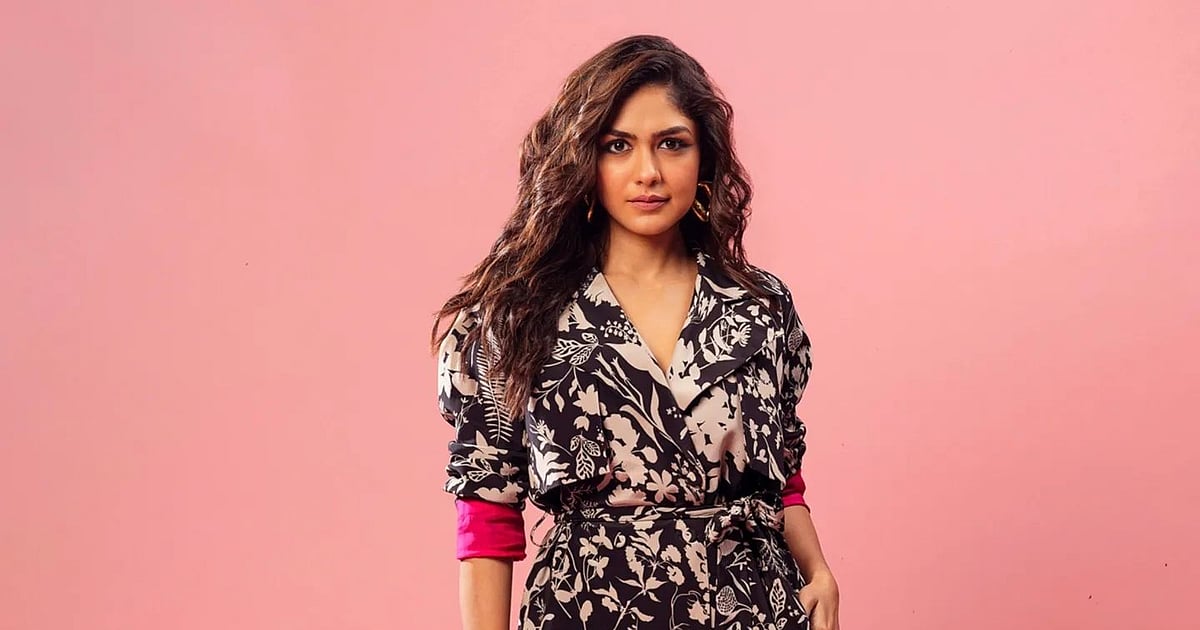 “அது தொழில் ரீதியாக மட்டுமல்ல, உணர்வுப்பூர்வமாகவும் மன ரீதியாகவும் இருக்க வேண்டும்” – மிருணாள் தாகூர் |”It should not be merely professional, but also emotional and mental.” — Mrunal Thakur