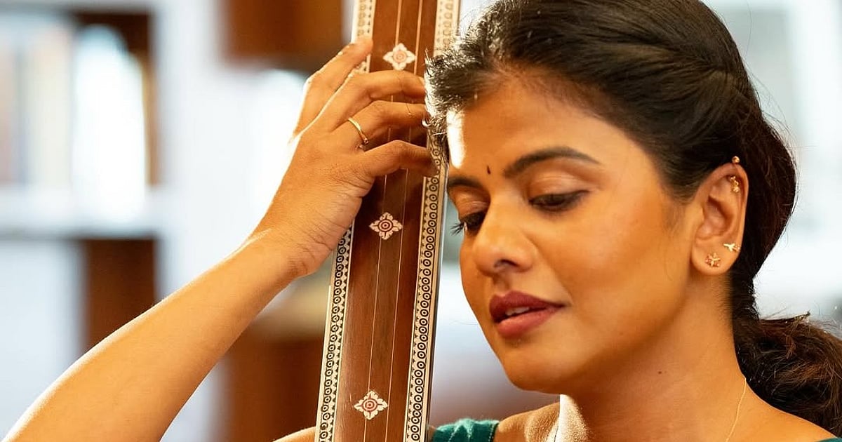"இப்போது கூட கை நடுங்குகிறது; நேரம் வரும்போது அந்த இசையமைப்பாளரின் பெயரை சொல்வேன்.!" – பாடகி ஸ்வாகதா