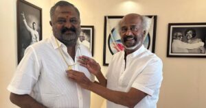 தேனப்பனுக்கு 5 சவரன் தங்கச் சங்கிலியை வழங்கிய ரஜினிகாந்த்; இணையத்தில் வைரலாகும் புகைப்படம்| Rajinikanth gifted a 5-sovereign gold chain to Thenappan; the photo is going viral on the internet.