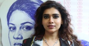 "ஓடிடி-யில் இது எனக்கு இரண்டாவது இன்னிங்ஸ்!" - போலீஸ் வேடத்தில் மிரட்டும் துஷாரா விஜயன் | "This is my second innings in the OTT space!" — Dushara Vijayan, commanding attention in a police uniform.