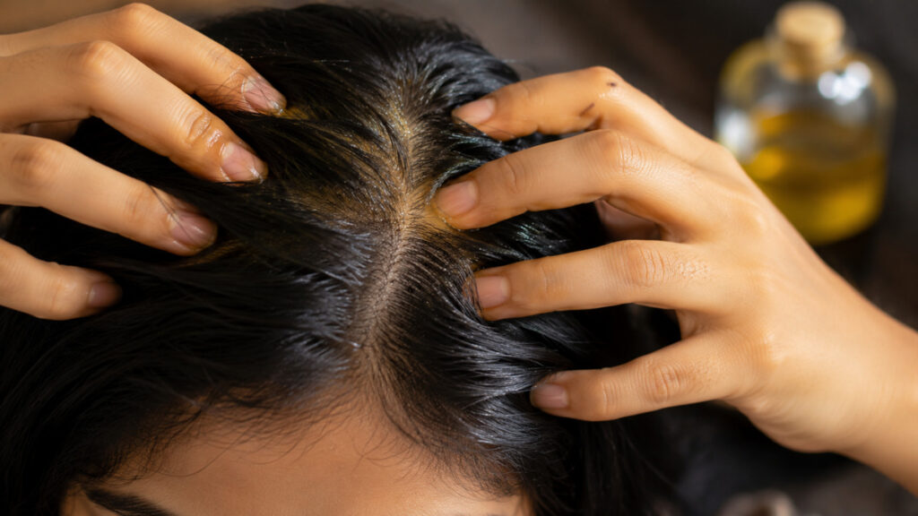 கொத்துகொத்தாக முடி உதிர்கிறதா? 3 உடல் ஆபத்துகள் 2026 3 How to increase hair root blood circulation scalp massage Tamil
